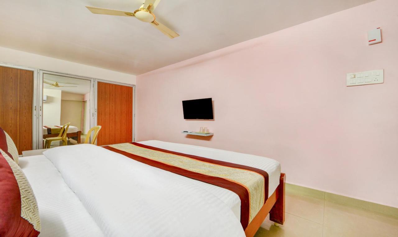 Pleasant Days Hotel Ченнаї Екстер'єр фото